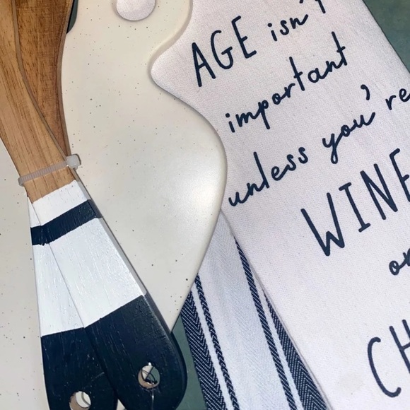 NEW Target Bullseye Bundle-Ceramic Cheese Board + Dishtowels + Wood Utensils - Picture 5 of 6